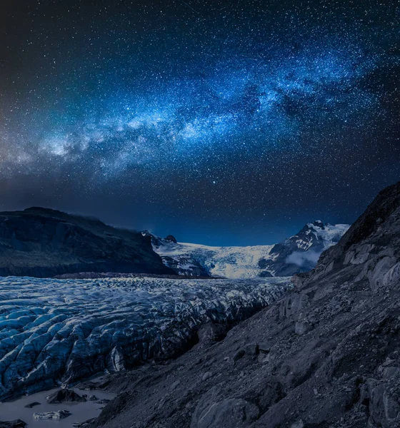 Glaciar Vatnajokull maravilhoso e montanhas na Islândia — Fotografia de Stock
