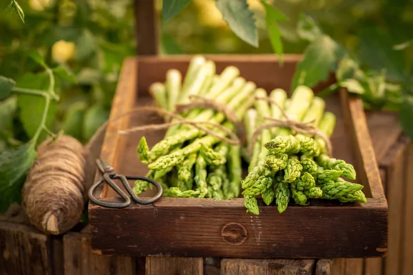 Tasty green asparagus on old wooden box — Stock Photo, Image