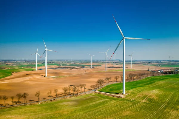 Luftaufnahme großer Windräder als alternative Energie — Stockfoto