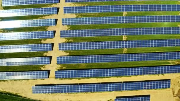 Painéis Solares Campo Verde Turbinas Eólicas Verão Vista Aérea Polônia — Vídeo de Stock