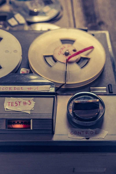 Closeup of classic audio tape recorder and roll of tape — Stock Photo, Image