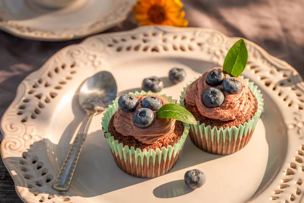 Closeup of chocolate muffin made of blueberries and cream — Stock Photo, Image