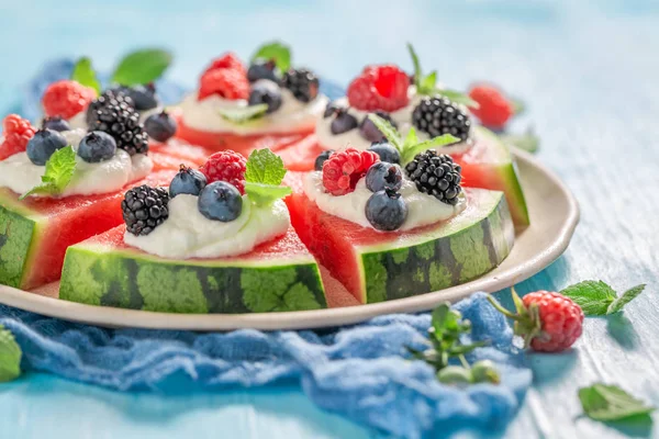 Fresh and sweet watermelon pizza with cream and fresh fruits — Stock Photo, Image