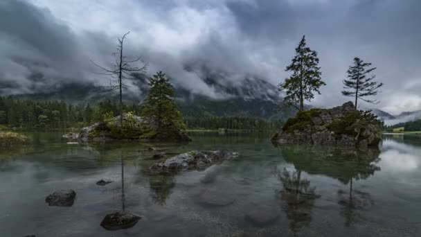 Lago Montaña Brumoso Hintersee Parque Nacional Berchtesgaden Timelapse — Vídeos de Stock