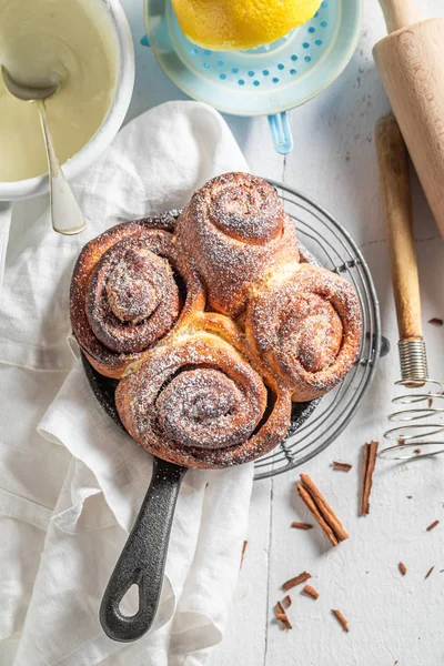 Tasty cinnamon rolls made of butter and sugar — Stock Photo, Image