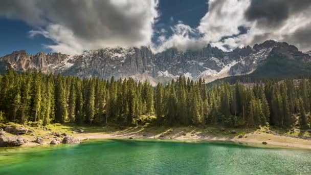 意大利Dolomites山区Carezza湖的时间 — 图库视频影像