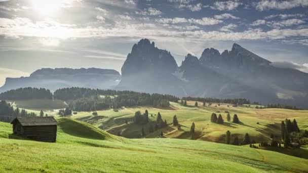 Misty sunrise in Alpe di Siusi in summer, aerial view — Stock Video