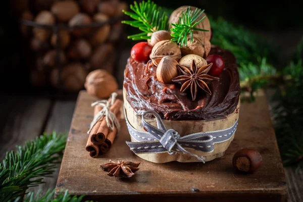 Söta och chokladpepparkaksnötter till jul bakade — Stockfoto