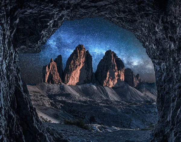 Stunning view to Tre Cime from cave at night, Dolomites — Stock Photo, Image