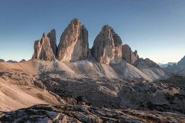 Beautiful view to Tre Cime peaks in Italian mountains — Stock Photo, Image