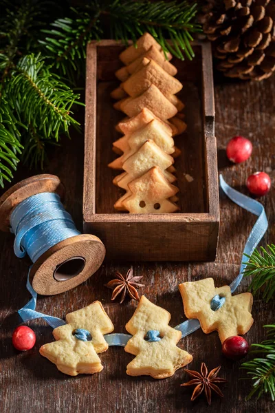 Smaczny łańcuch ciasteczka masło jako specjalne ozdoby świąteczne — Zdjęcie stockowe