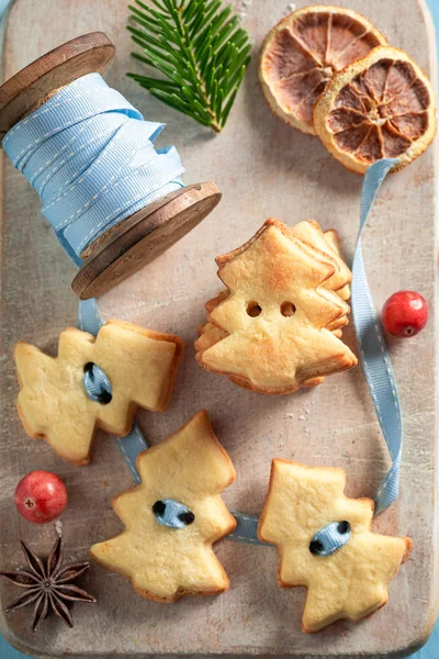 Underbar kedja av smör kakor som prydnadsföremål för jul — Stockfoto