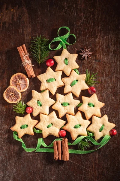 Pyszny łańcuch ciasteczka masło jako dekoracja świąteczna — Zdjęcie stockowe