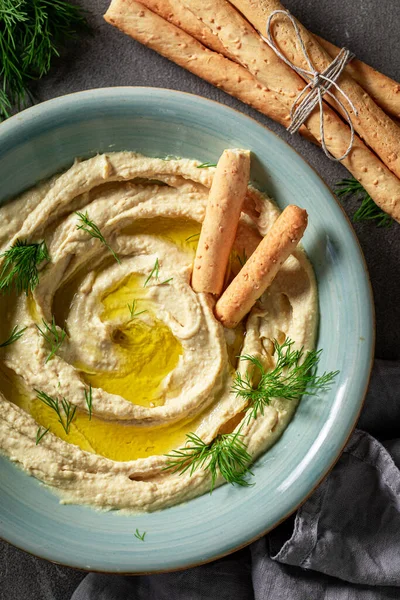 Hummus Fresco Vegan Com Breadsticks Endro — Fotografia de Stock