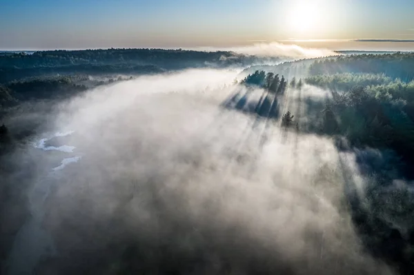 Nevoeiro Outono Sobre Rio Com Raios Sol Vista Aérea — Fotografia de Stock