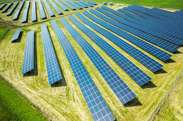 Vista Deslumbrante Painéis Solares Verão Vista Aérea — Fotografia de Stock