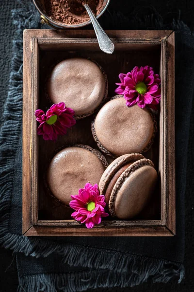 Deliciosos Macaroons Chocolate Feitos Cacau Escuro — Fotografia de Stock