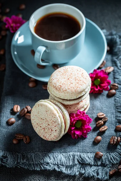 Zelfgemaakte Koffie Macarons Als Een Smakelijk Dessert — Stockfoto