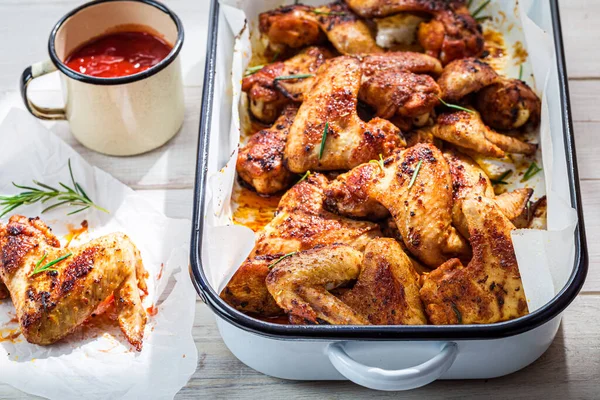 Heiße Chicken Wings Und Scharfe Soße Vom Grill — Stockfoto