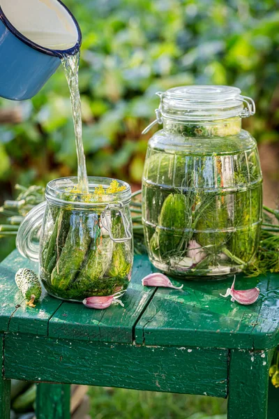 Pouring Water Pickled Cucumbers Dill Garlic — Stock Photo, Image