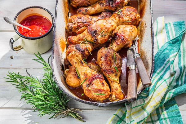 Patas Pollo Crujientes Picantes Vieja Mesa Blanca — Foto de Stock