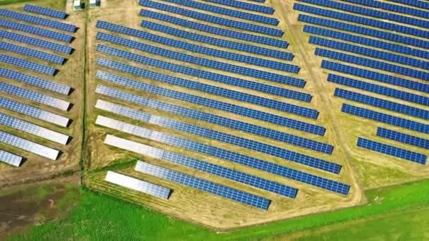 Vista superior de paneles solares en Polonia, Europa — Vídeo de stock