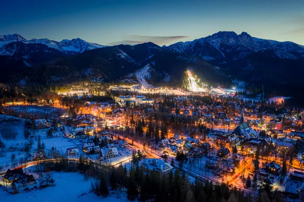 Prachtige Verlichte Zakopane Stad Nachts Winter Uitzicht Drone Polen — Stockfoto