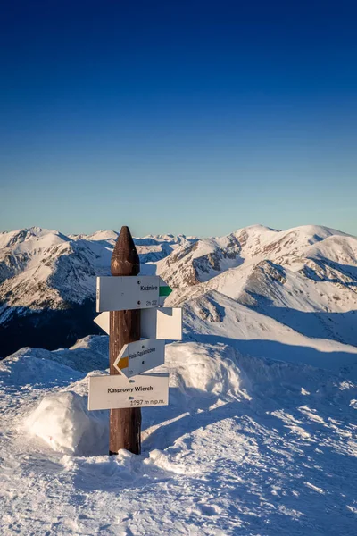 Wegweiser Mit Schnee Auf Der Kasprowy Wierch Winter Europa — Stockfoto
