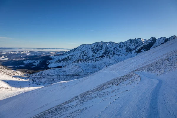 Verschneiter Gebirgsweg Von Kasprowy Wierch Der Tatra Polen — Stockfoto