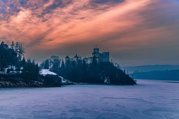 Colorido Atardecer Sobre Castillo Niedzica Invierno Polonia Polonia —  Fotos de Stock
