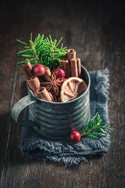 Tradicionalmente Galletas Jengibre Para Navidad Con Canela Mesa Madera — Foto de Stock