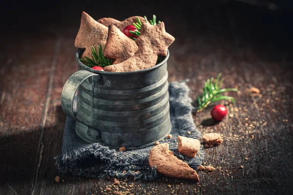 Traditionellt Pepparkakor Till Jul Rustik Mugg Träbord — Stockfoto