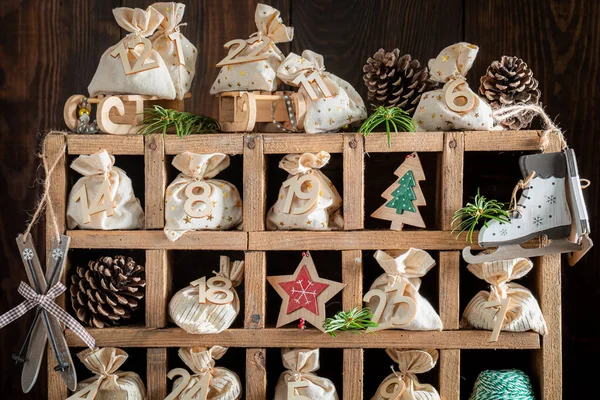 Unieke Adventskalender Voor Kerstmis Als Aftelling Naar Vakantieson Donkere Achtergrond — Stockfoto