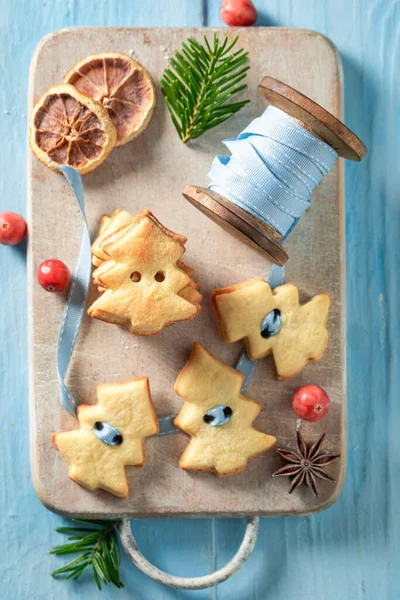 Top View Butter Cookie Chain Ornaments Christmas Blue Table — Stock Photo, Image