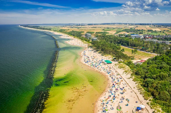 Playa Llena Gente Mar Báltico Darlowko Polonia — Foto de Stock