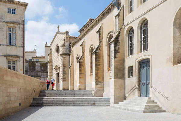 Oude Straat Met Moderne Componenten Toeristen Nîmes Provence Frankrijk — Stockfoto