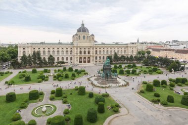Maria Theresien Meydanı ve doğa tarihi ve yukarıda müzeden Viyana, Avusturya'da görülen sanat tarihi Müzesi