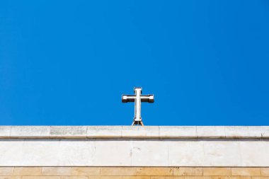 Çerçeveli bir taş bir kilise İtalya'nın Bari üzerine çapraz