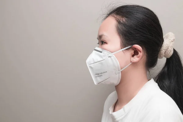 Portrait Side View Asian Woman Using N95 Respirator Mask Protecting — Stock Photo, Image