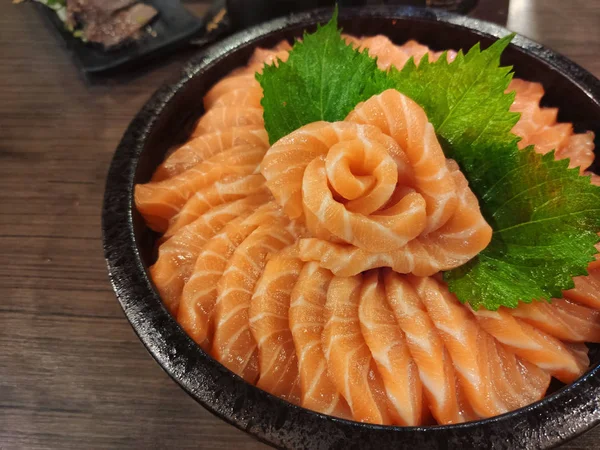 Salmón Sashimi Estilo Japonés Fresco Servir Sobre Hielo — Foto de Stock