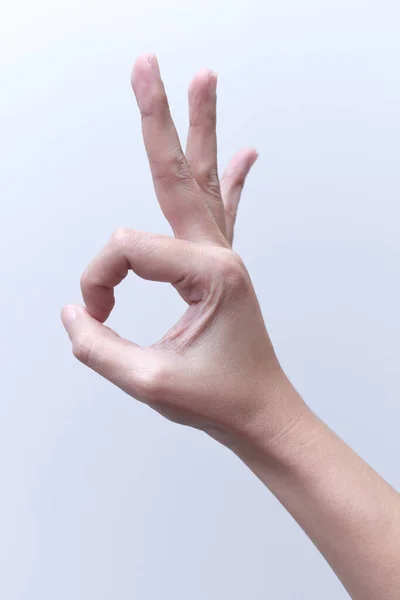 Kvinnans Hand Visar Tecken Okej Bra Gjort Tecken Isolerad Vit — Stockfoto