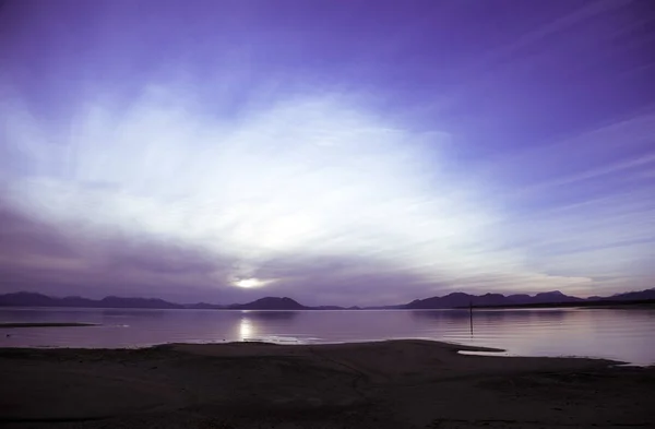 在阿拉斯加东南部的古斯塔夫斯海滩上 低潮时的日落五颜六色 — 图库照片
