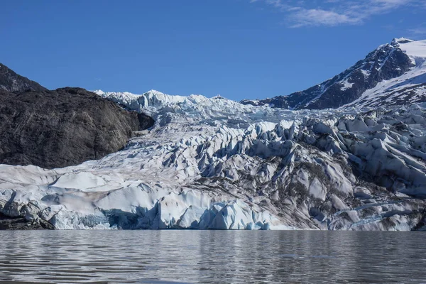 Mendenhall glacier w lecie — Zdjęcie stockowe