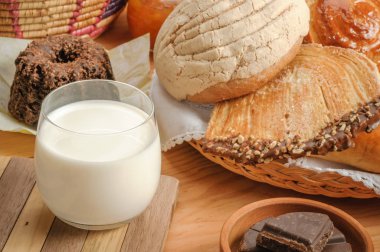 Karışık meyveli tatlı ekmek geleneksel Meksika fırın