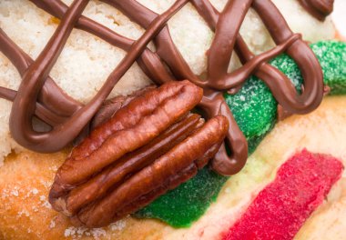 Epiphany kek, Kings kek, Roscon de reyes veya doldurulmuş ve çikolata ile dekore edilmiş Rosca de reyes