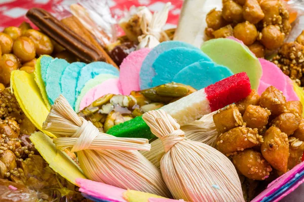 Geleneksel işçilik el ile üretilen Meksika zanaat şekerleri kullanarak