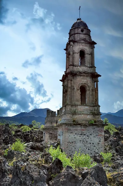 San Juan Parangaricutiro, Michoacán, México. Pueblo destruido. —  Fotos de Stock