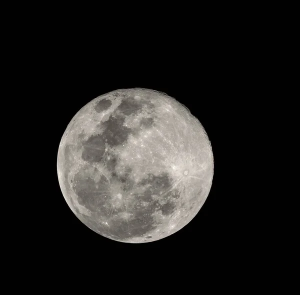 黒に分離された北半球から満月 — ストック写真