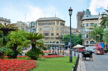 Valencia tarihi şehir merkezinde Reina Ana Meydanı