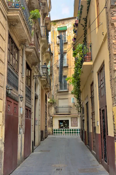 Rustig steegje in Valencia, Spanje — Stockfoto